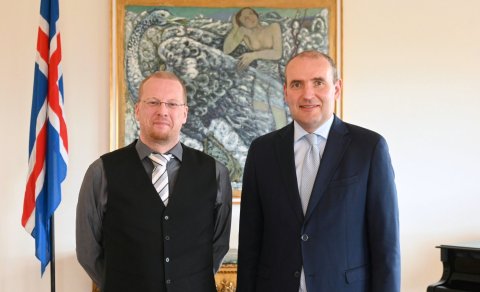 Sindri Viborg, formaður Tourette-samtakanna á Íslandi, ásamt Guðna Th. Jóhannessyni, forseta Íslands…